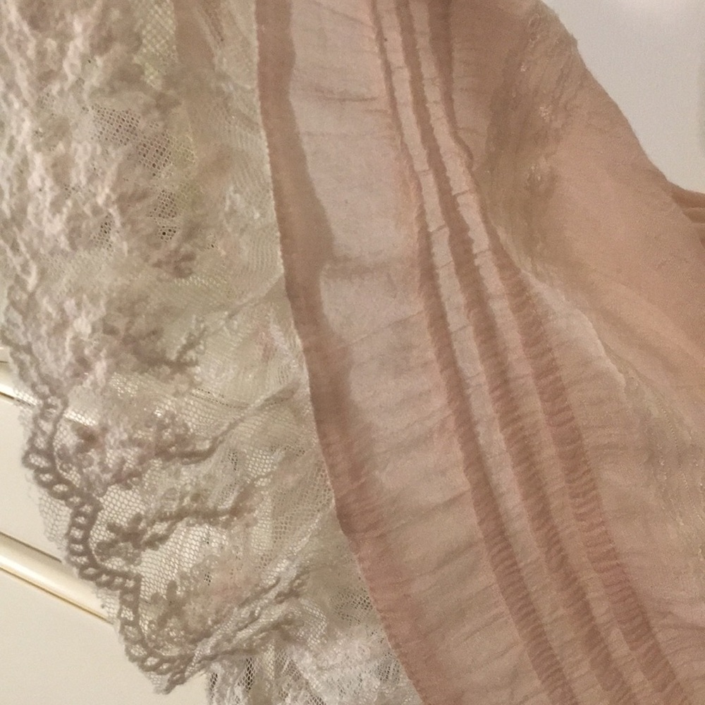 Cottagecore Ruffles and Lace Top - Picture 9 of 9